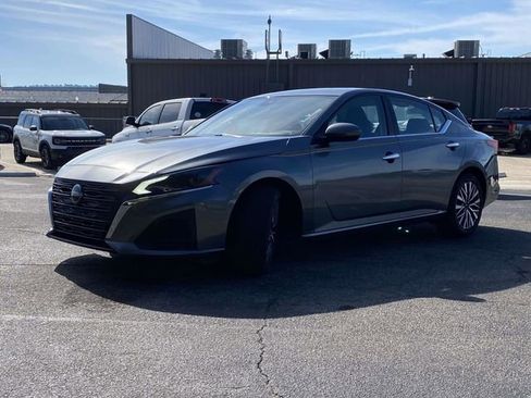 Used 2023 Nissan Altima 2.5 SV FWD image 8