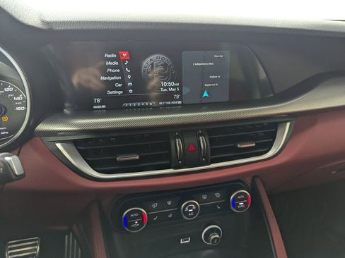 Used 2018 Alfa Romeo Stelvio Sport w/ Quick Order Package 22J Sport AWD/4WD image 9
