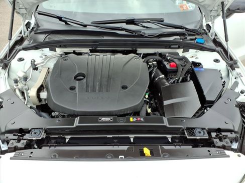 Certified 2022 Volvo S60 B5 R-Design image 9