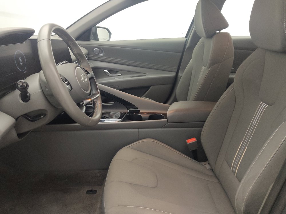 Used 2025 Hyundai Elantra SEL FWD image 17