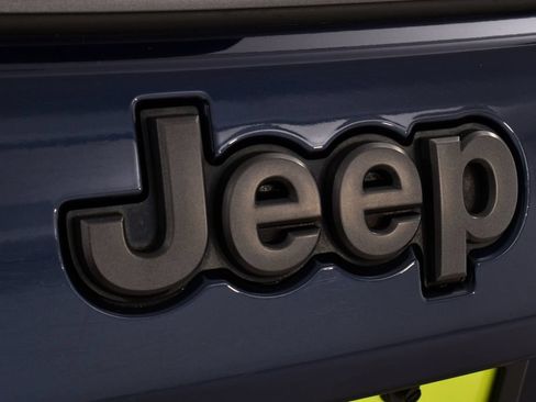 Used 2017 Jeep Compass Trailhawk w/ Leather Interior Group AWD/4WD image 22