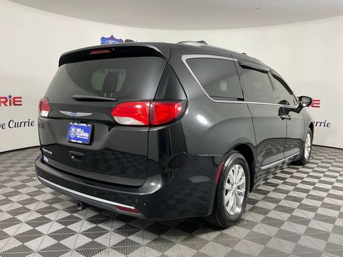 Used 2018 Chrysler Pacifica Touring-L Plus FWD image 3
