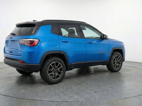 Used 2025 Jeep Compass Trailhawk AWD/4WD image 9