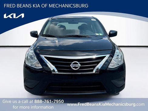 Used 2018 Nissan Versa SV FWD image 2