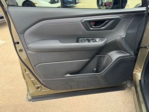 Used 2025 Subaru Forester Premium w/ Convenience Package #1 image 10