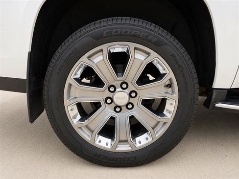 Used 2016 GMC Yukon XL Denali w/ Open Road Package AWD/4WD image 12