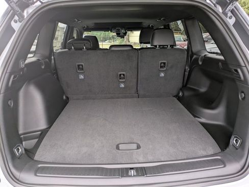 New 2025 Jeep Grand Cherokee Altitude image 11