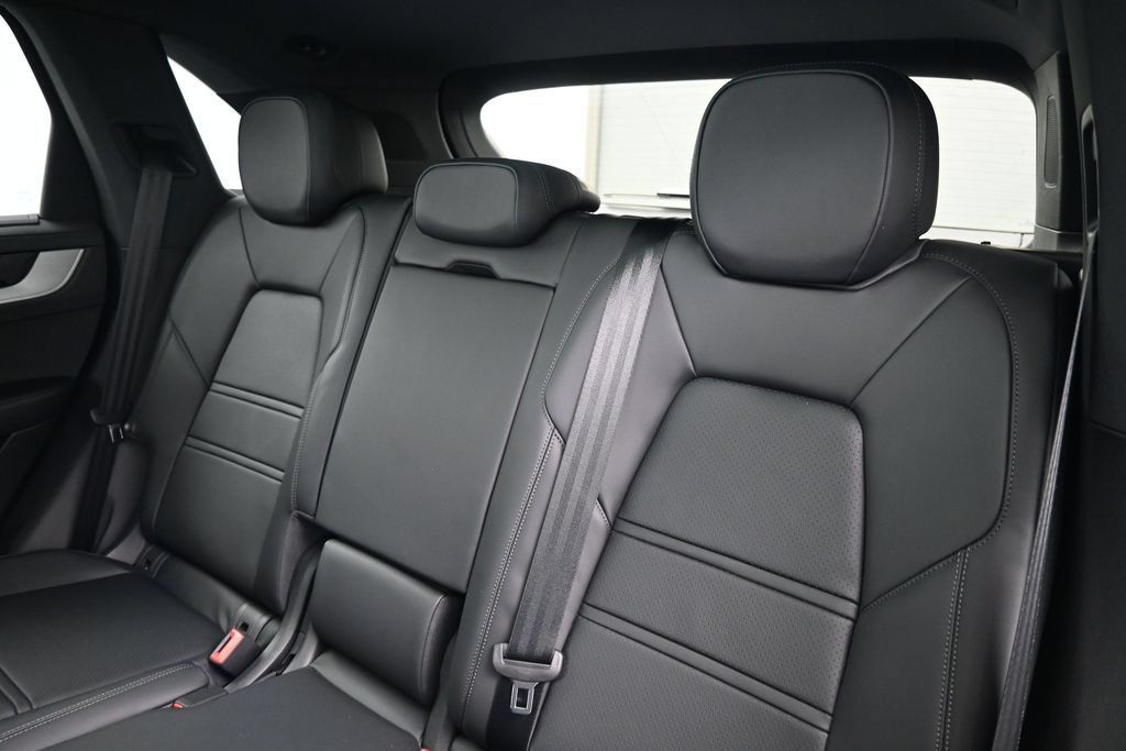 Certified 2026 Porsche Cayenne AWD/4WD image 6