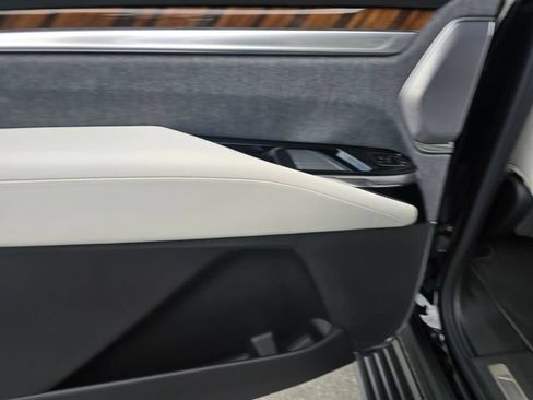 New 2026 Cadillac Escalade ESV Platinum Luxury AWD/4WD image 15