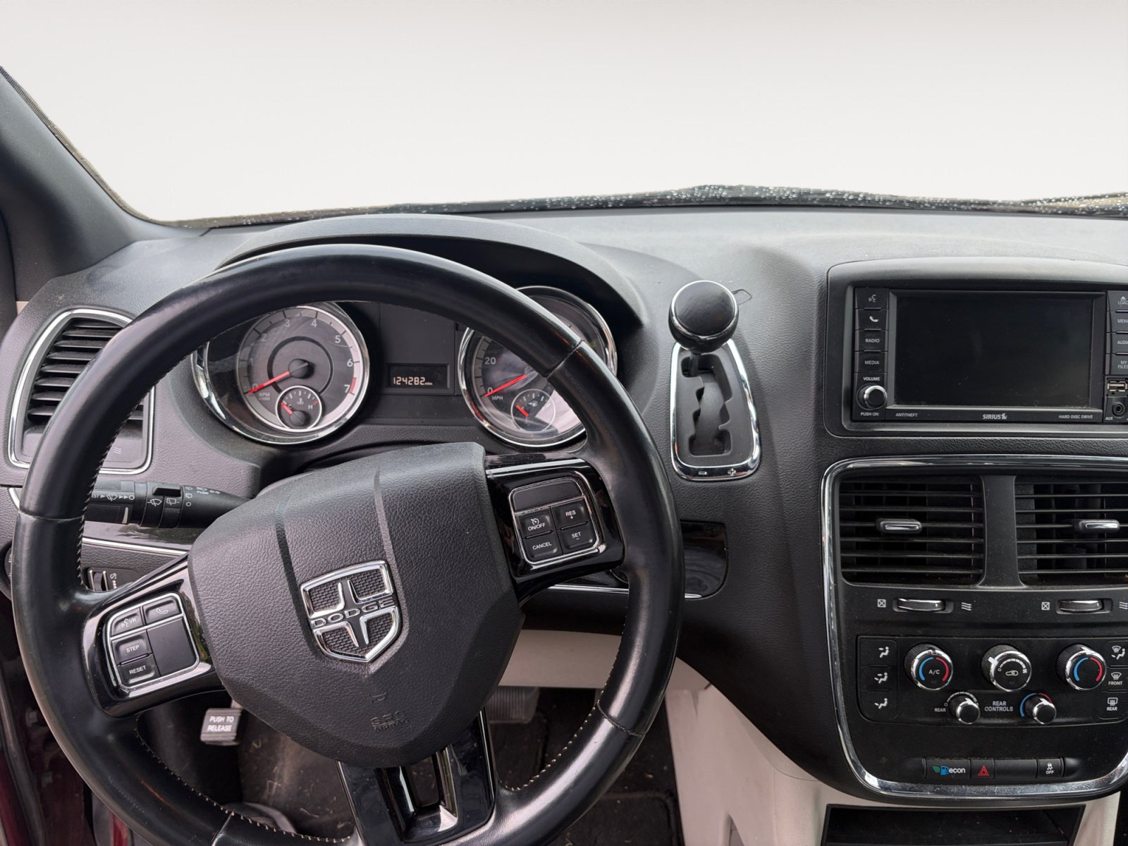 Used 2019 Dodge Grand Caravan SXT FWD image 9
