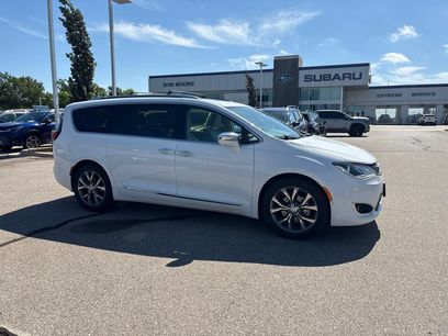 Used 2019 Chrysler Pacifica Limited w/ Tire & Wheel Group