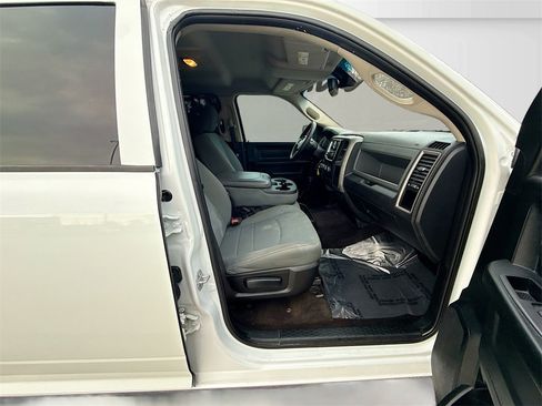 Used 2018 RAM 1500 Express image 25