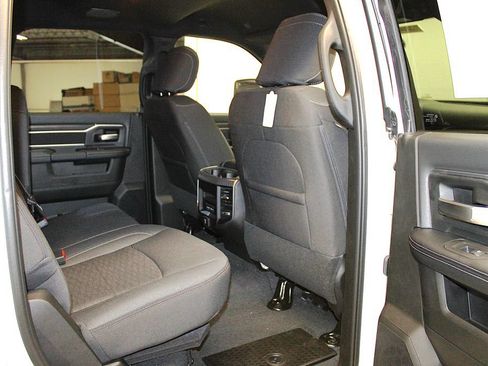 New 2026 RAM 3500 Big Horn AWD/4WD image 34