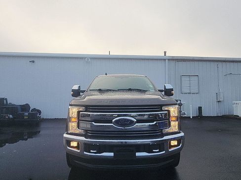 Used 2019 Ford F250 Lariat w/ Chrome Package image 8