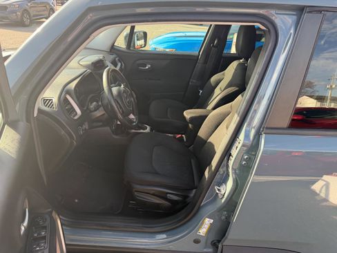 Used 2017 Jeep Renegade Latitude image 17