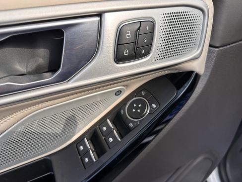 Used 2022 Ford Explorer Platinum w/ Equipment Group 601A image 18