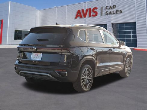Used 2025 Volkswagen Taos SE image 6