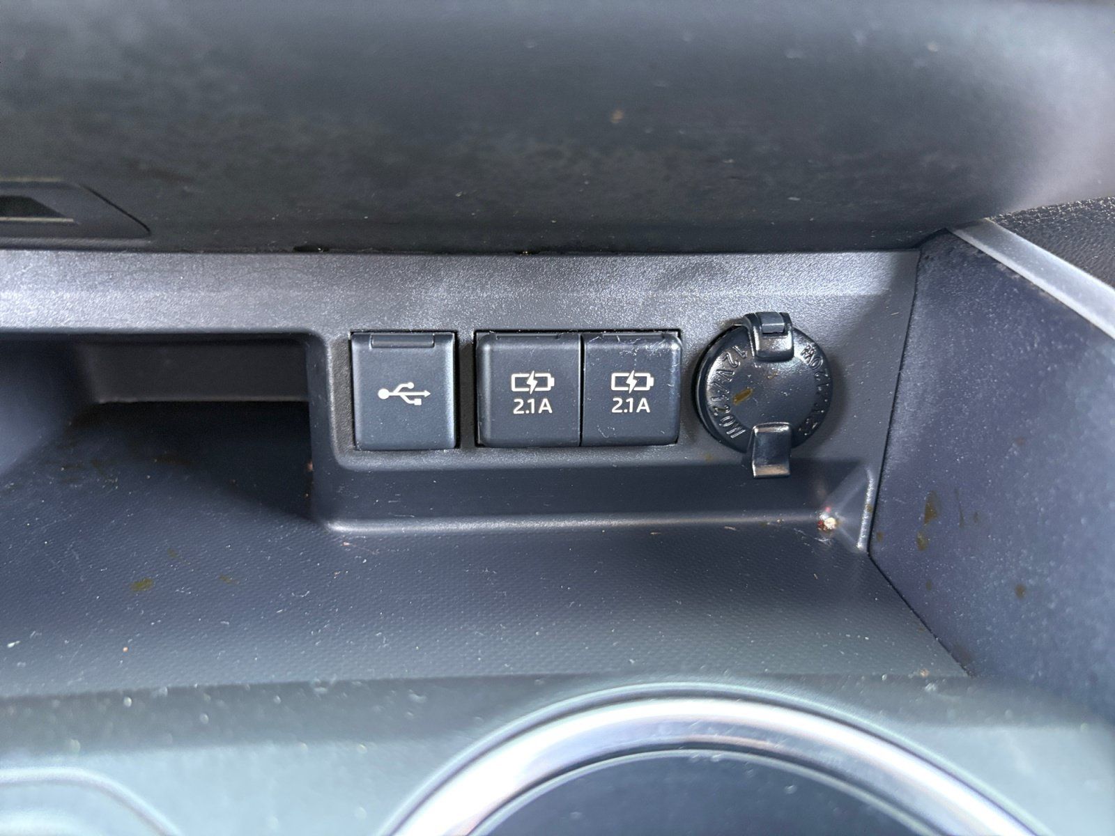 Used 2021 Toyota Highlander LE FWD image 29