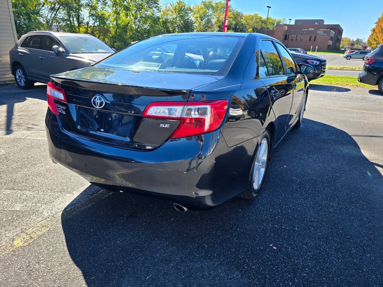 Used 2012 Toyota Camry SE FWD image 3