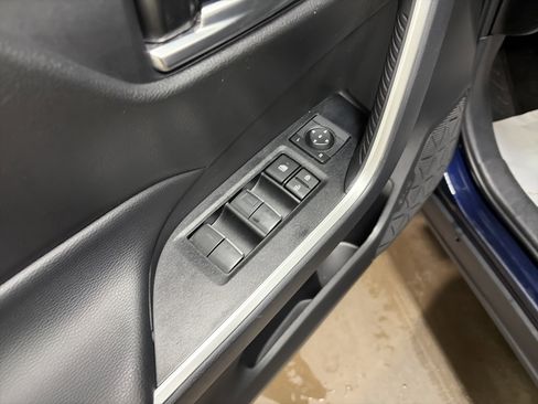 Used 2025 Toyota RAV4 XLE AWD/4WD image 22