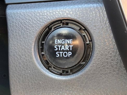 Used 2018 Toyota Camry SE w/ Moonroof Package FWD image 27