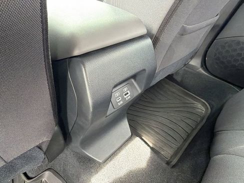 Used 2025 Subaru Crosstrek 2.0i Premium image 17