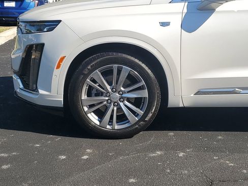 Certified 2023 Cadillac XT6 Premium Luxury w/ Platinum Package image 11