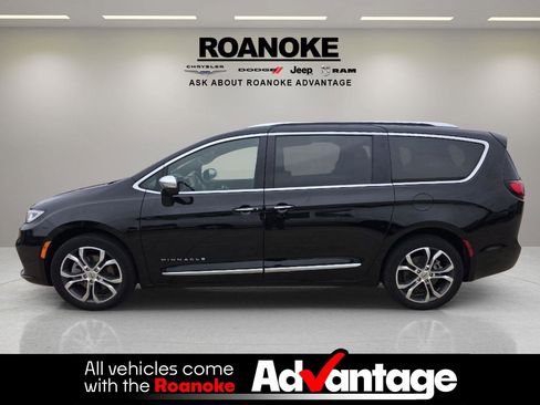 Used 2024 Chrysler Pacifica Pinnacle w/ Trailer Tow Group image 7