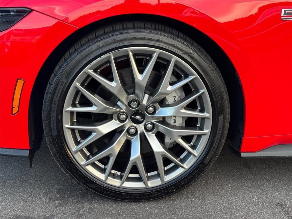 Used 2025 Ford Mustang GT Premium RWD image 9