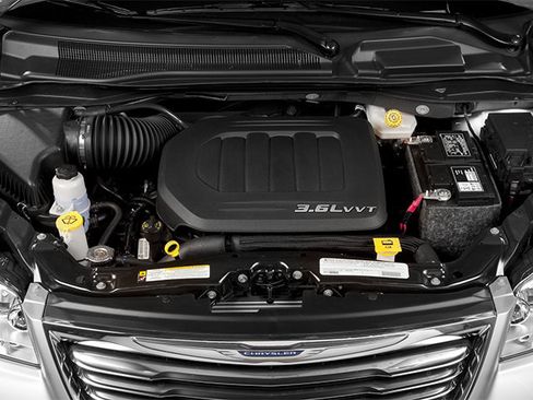 Used 2014 Chrysler Town & Country Touring-L w/ Driver Convenience Group FWD image 15