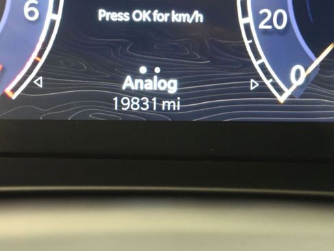 Used 2024 Jeep Grand Cherokee Laredo image 37