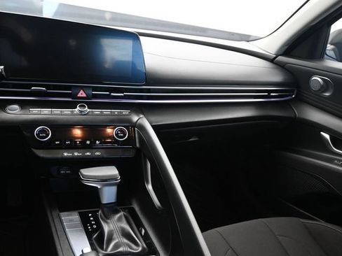 Used 2024 Hyundai Elantra SEL image 24