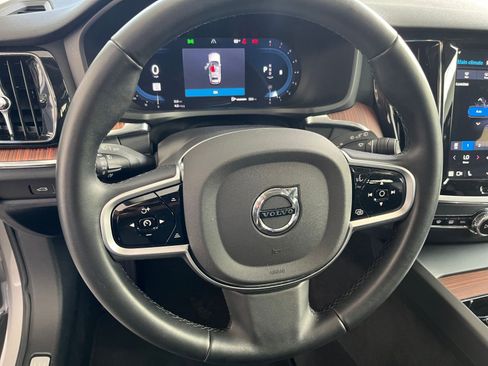 Used 2025 Volvo V60 B5 Cross Country Plus image 28