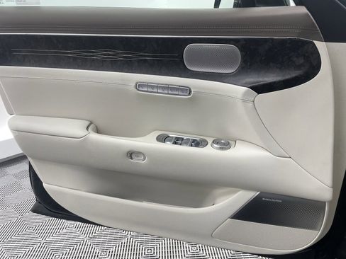 Used 2025 Genesis G90 3.5T image 12