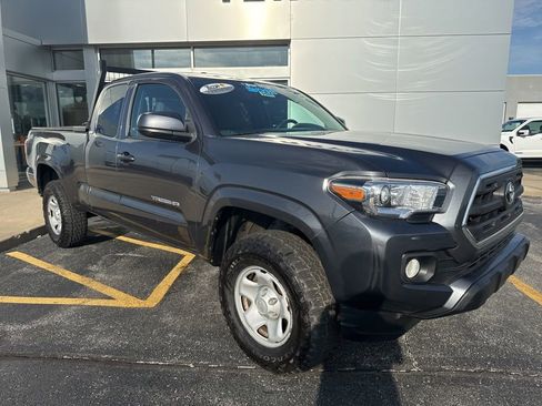 Used 2016 Toyota Tacoma SR5 RWD image 7