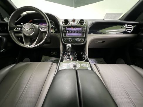 Used 2018 Bentley Bentayga AWD/4WD image 17