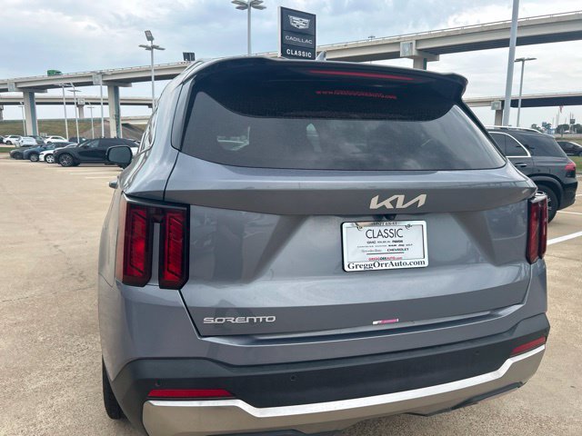 Used 2025 Kia Sorento S FWD image 7