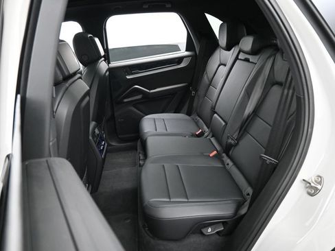 Certified 2025 Porsche Cayenne S AWD/4WD image 26