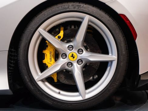 Certified 2022 Ferrari F8 Tributo RWD image 21