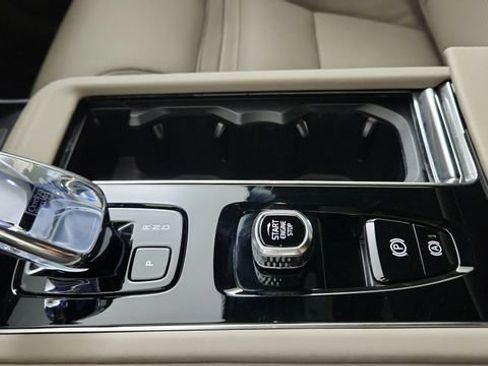 Certified 2026 Volvo XC90 B6 Ultra w/ Protection Package AWD/4WD image 17