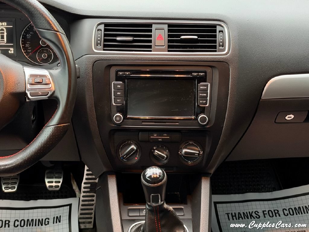 Used 2014 Volkswagen Jetta GLI FWD image 15