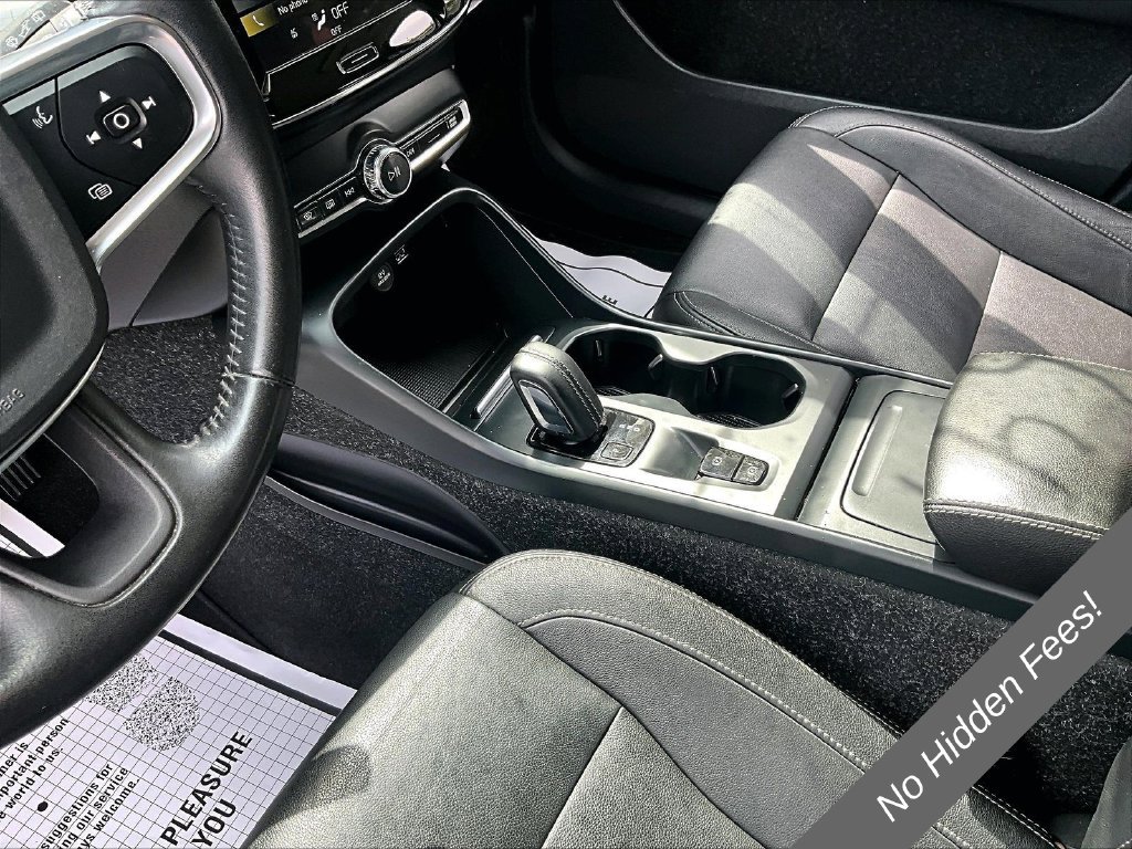 Used 2021 Volvo XC40 T4 Momentum FWD image 13