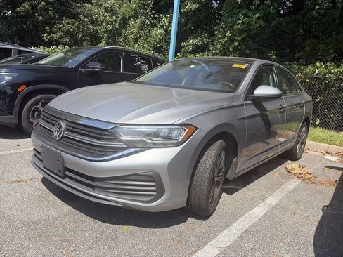Used 2022 Volkswagen Jetta SE w/ Panoramic Sunroof Package FWD image 1