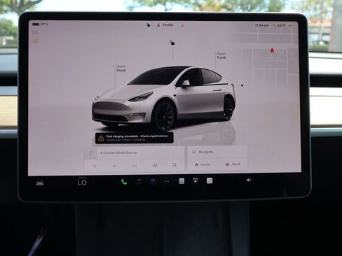 Used 2024 Tesla Model Y Long Range AWD/4WD image 44