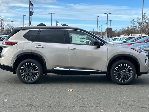 New 2026 Nissan Rogue Platinum w/ Platinum Premium Package image 3