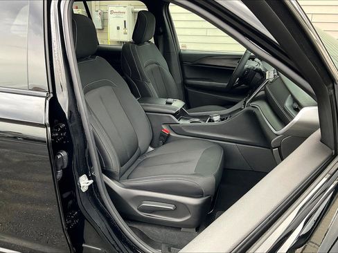 Used 2025 Jeep Grand Cherokee Laredo X w/ Luxury Tech Group I image 7