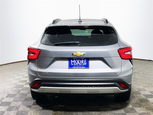 Used 2024 Chevrolet Trax LT image 7