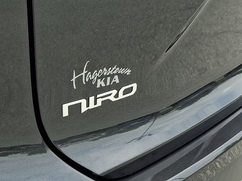 Certified 2024 Kia Niro EX FWD image 32