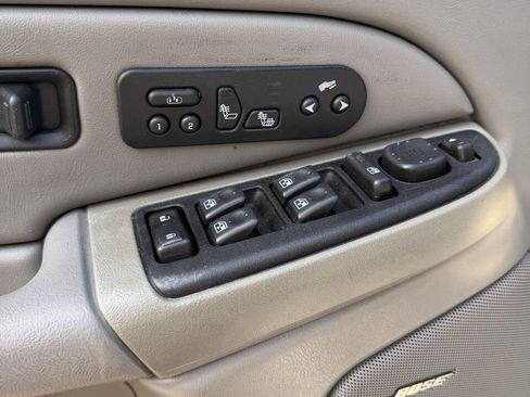 Used 2005 Chevrolet Suburban Z71 w/ Preferred Equipment Group image 19