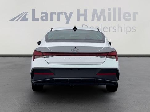 New 2026 Hyundai Elantra SE FWD image 6